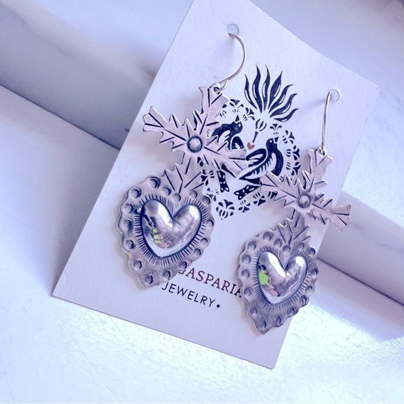 NWT Tara Gasparian Tulum Silver Heart Cross Earrings - Picture 3 of 5
